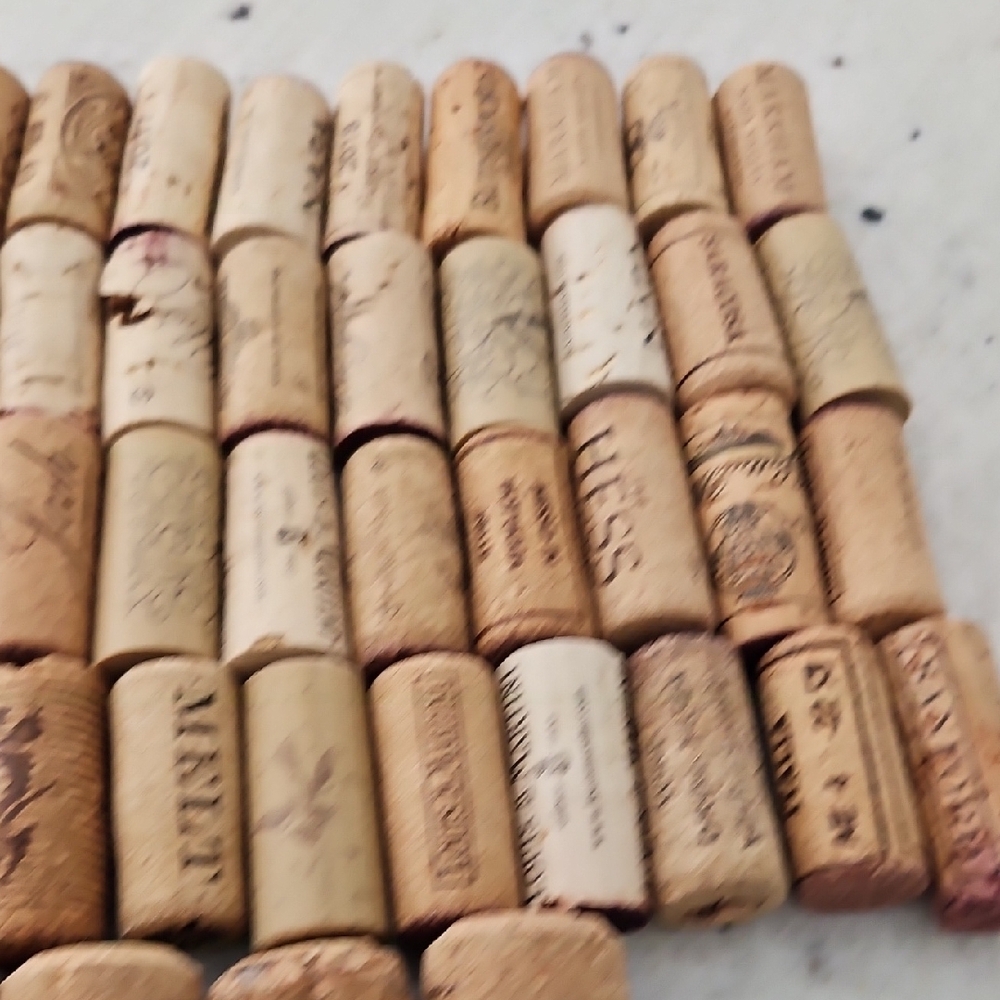 Assorted Wine Corks Collection - Picture 4 of 6